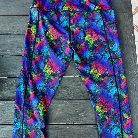 Large Constantly Varied Gear Rainbow Turtles Capris - Picture 4 of 4